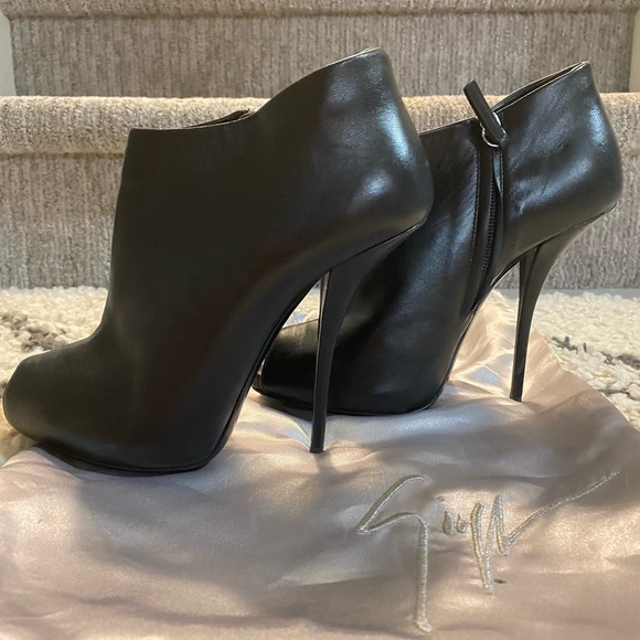 Giuseppe Zanotti open toe booties - Picture 2 of 8